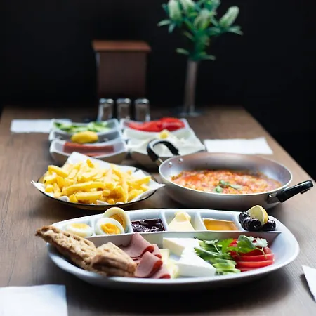 Отель The Hera 2*