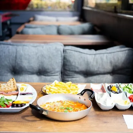 Отель The Hera 2*