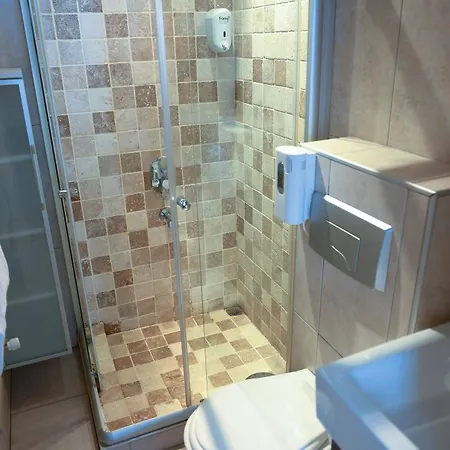 The Hera 2* Стамбул